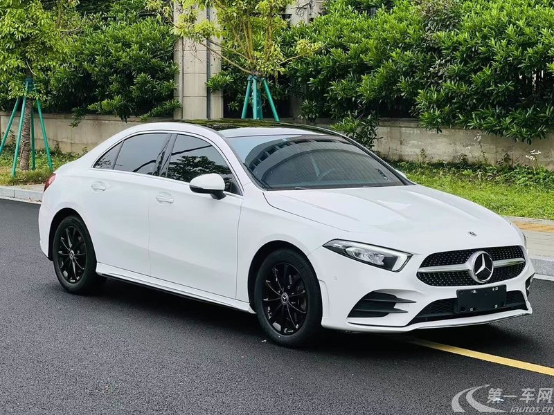 奔驰A级 A200L 2021款 1.3T 自动 运动轿车动感型 (国Ⅵ) 