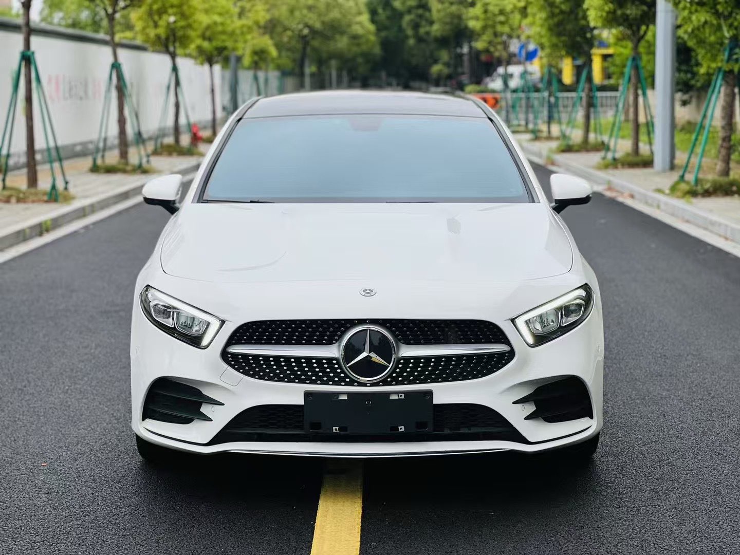 奔驰A级 A200L 2021款 1.3T 自动 运动轿车动感型 价格0万 