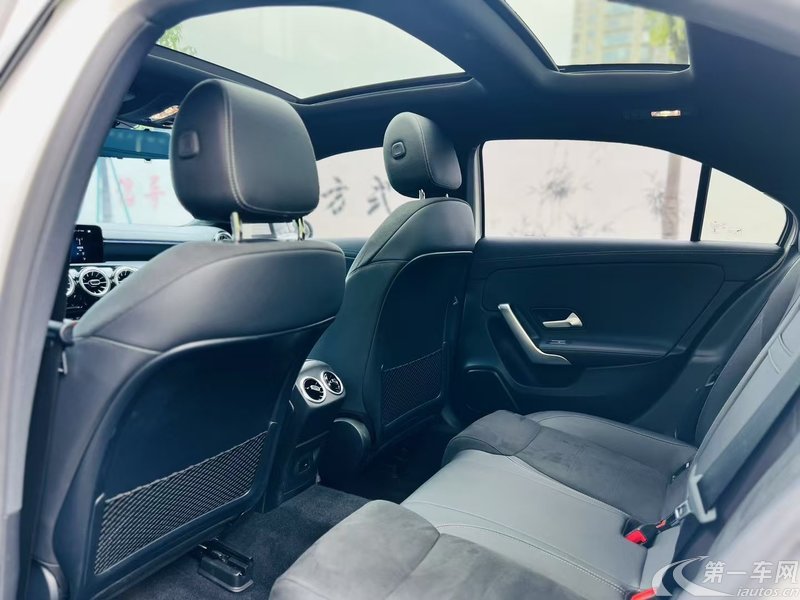 奔驰A级 A200L 2021款 1.3T 自动 运动轿车动感型 (国Ⅵ) 