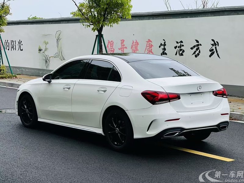 奔驰A级 A200L 2021款 1.3T 自动 运动轿车动感型 (国Ⅵ) 