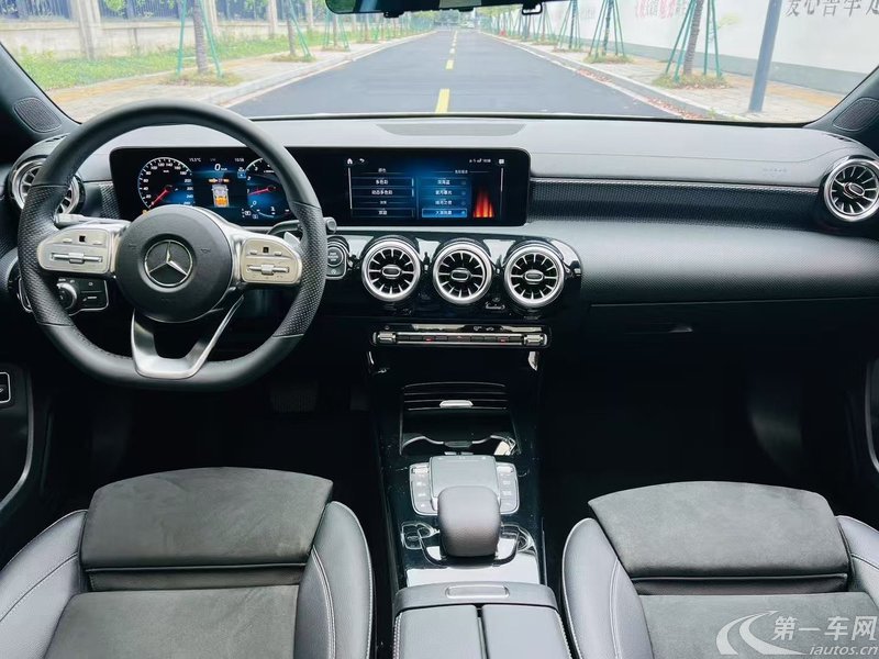 奔驰A级 A200L 2021款 1.3T 自动 运动轿车动感型 (国Ⅵ) 