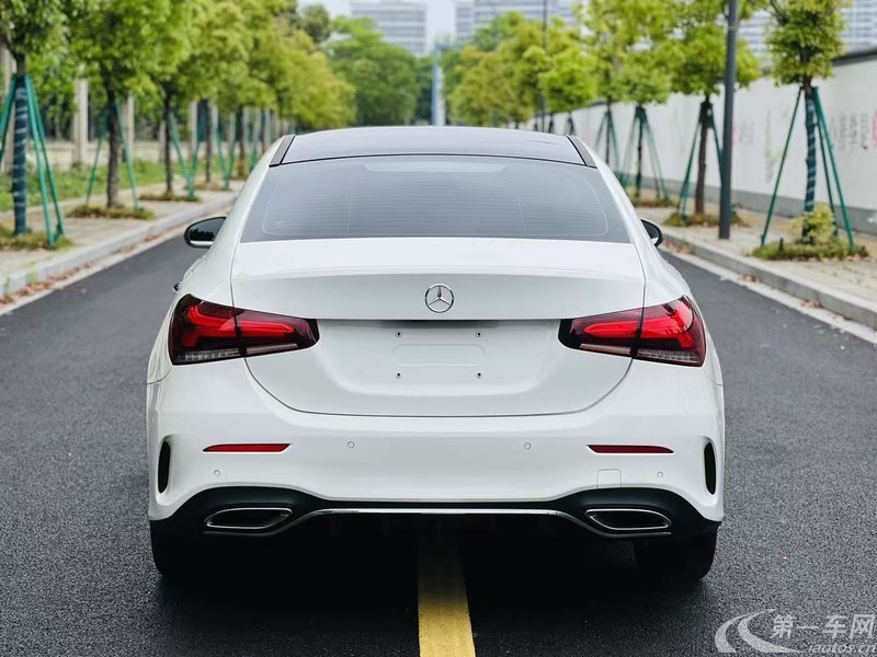 奔驰A级 A200L 2021款 1.3T 自动 运动轿车动感型 (国Ⅵ) 