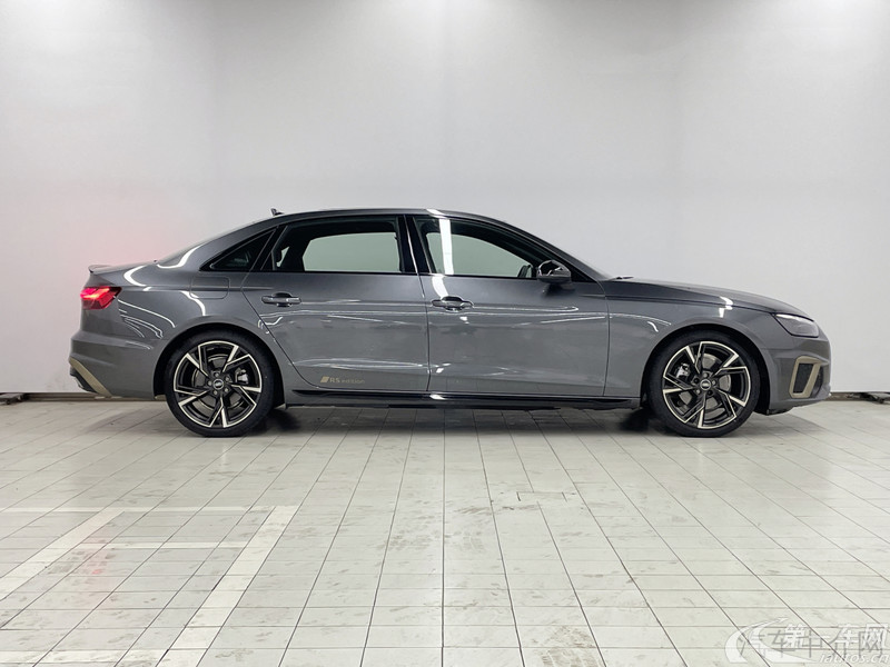 奥迪A4L 2024款 2.0T 自动 quattro-RS套件燃速型 (国Ⅵ) 