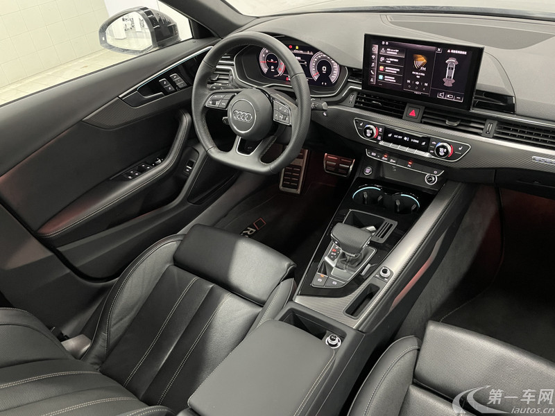 奥迪A4L 2024款 2.0T 自动 quattro-RS套件燃速型 (国Ⅵ) 