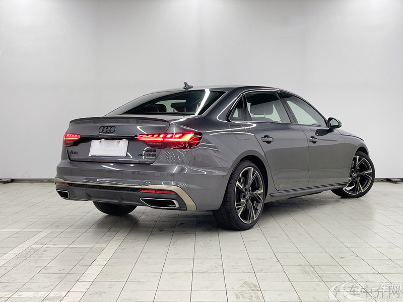 奥迪A4L 2024款 2.0T 自动 quattro-RS套件燃速型 (国Ⅵ) 