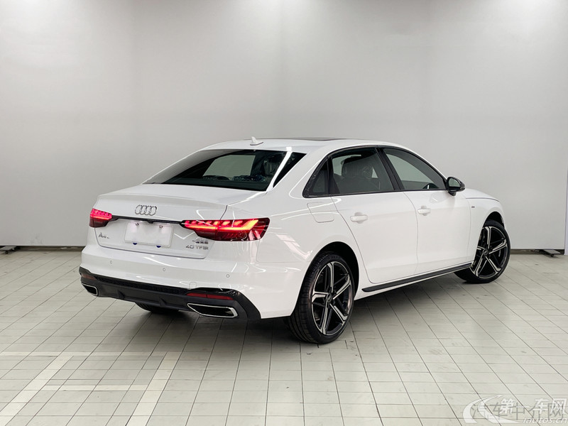 奥迪A4L 2025款 2.0T 自动 40TFSI豪华动感型 (国Ⅵ) 