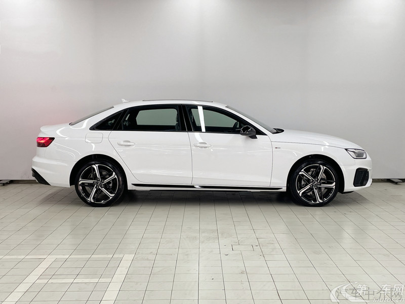 奥迪A4L 2025款 2.0T 自动 40TFSI豪华动感型 (国Ⅵ) 